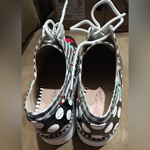 New- Betsey Johnson Women’s Black and White Loafers with Red Accents Size 7M - Picture 6 of 14